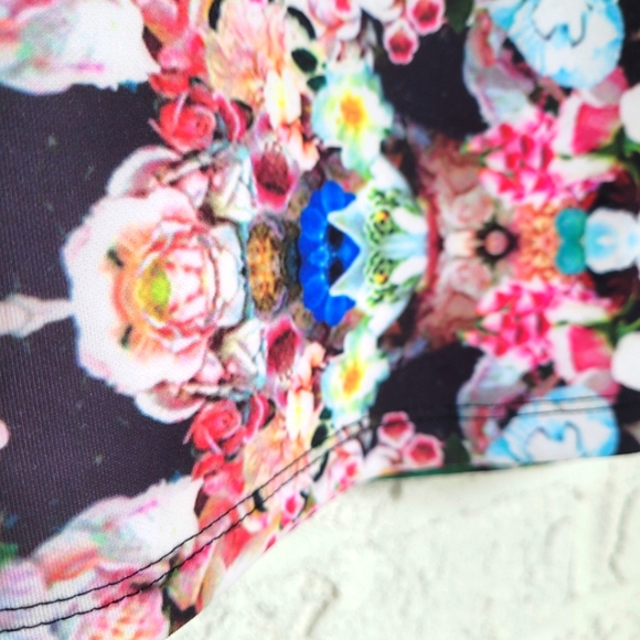 Floral Print Bodycon Skirt - Picture 4 of 5